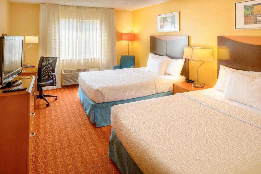 Queen Room with Two Queen Beds interior